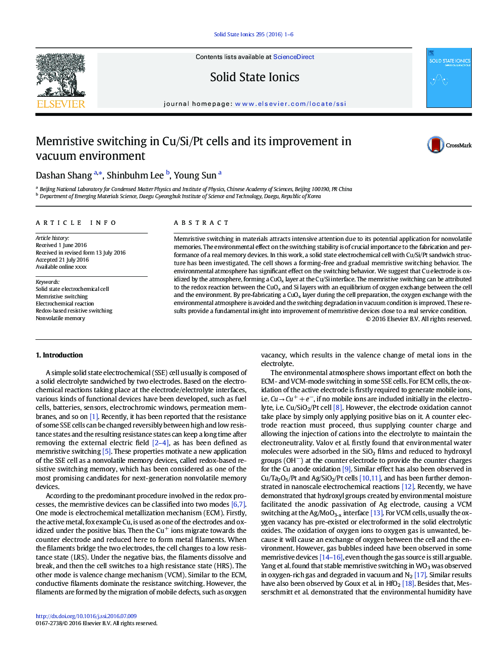 Memristive switching in Cu/Si/Pt cells and its improvement in vacuum environment