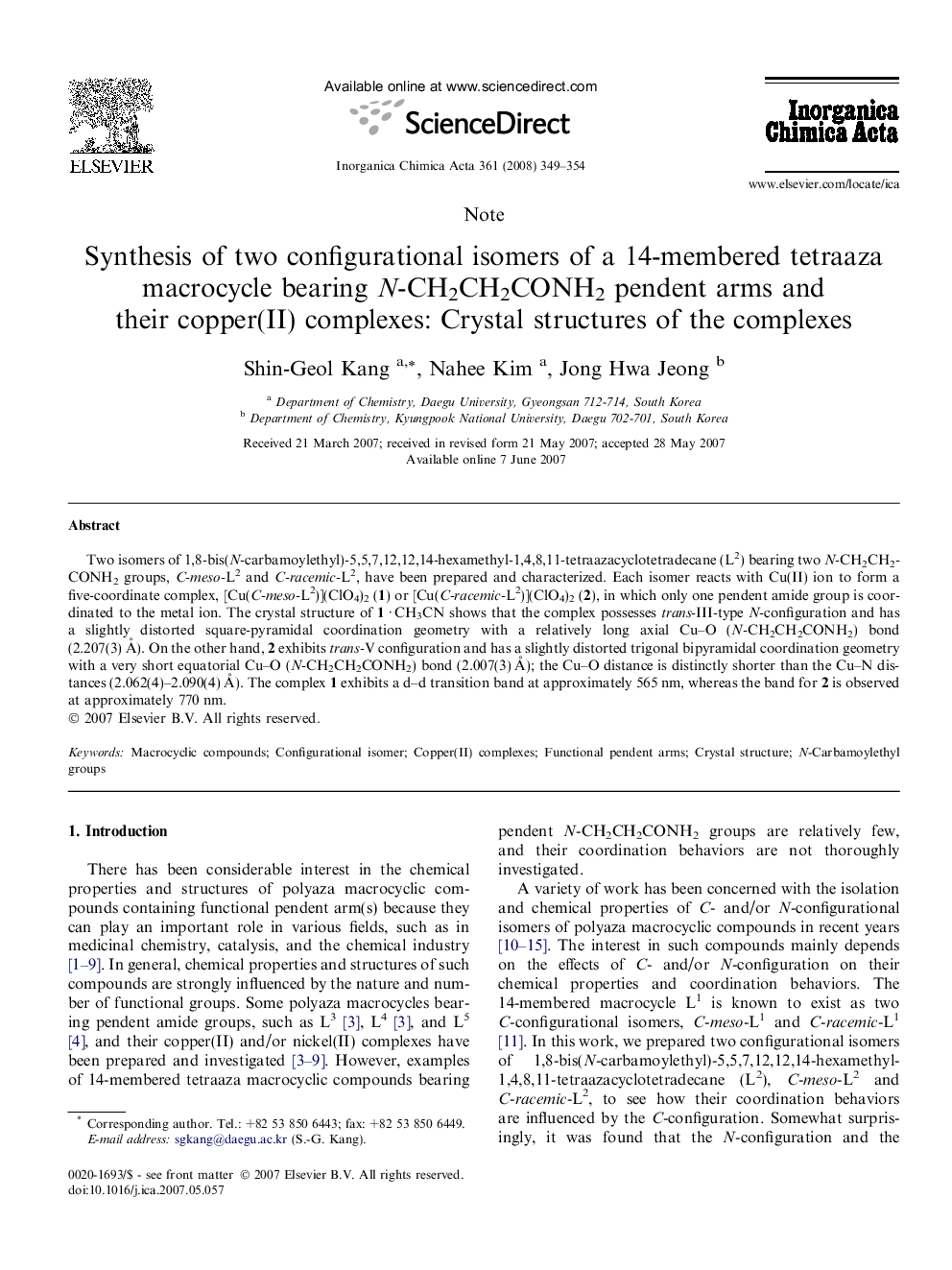 Synthesis of two configurational isomers of a 14-membered tetraaza macrocycle bearing N-CH2CH2CONH2 pendent arms and their copper(II) complexes: Crystal structures of the complexes