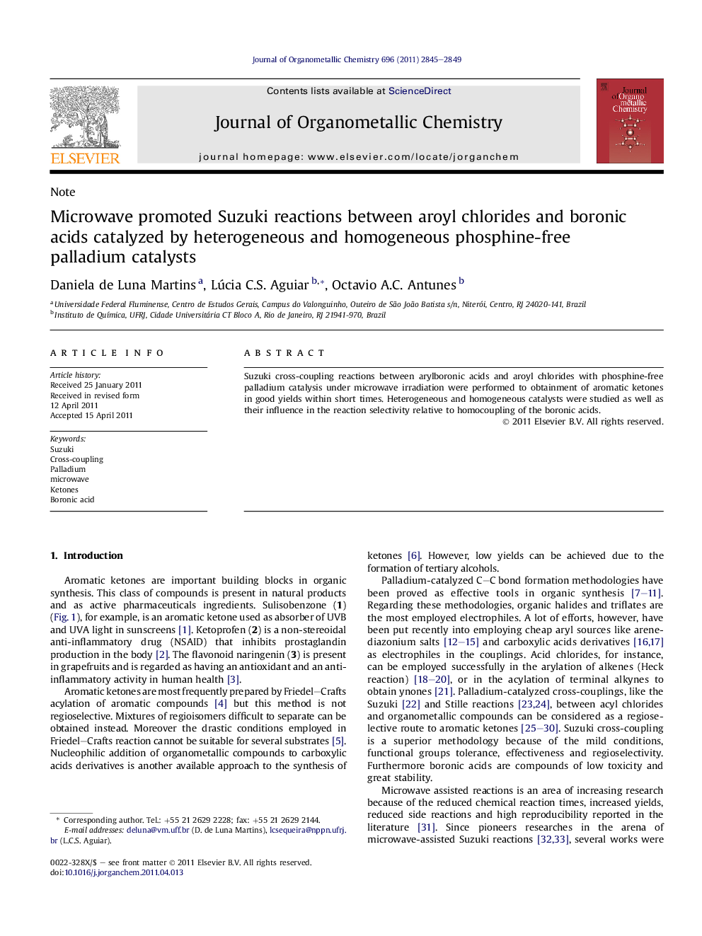 Microwave promoted Suzuki reactions between aroyl chlorides and boronic acids catalyzed by heterogeneous and homogeneous phosphine-free palladium catalysts