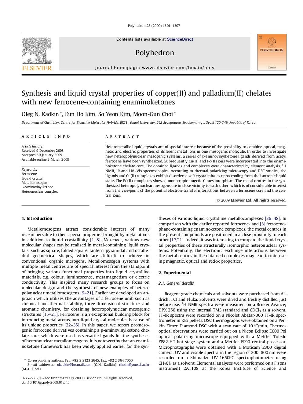 Synthesis and liquid crystal properties of copper(II) and palladium(II) chelates with new ferrocene-containing enaminoketones