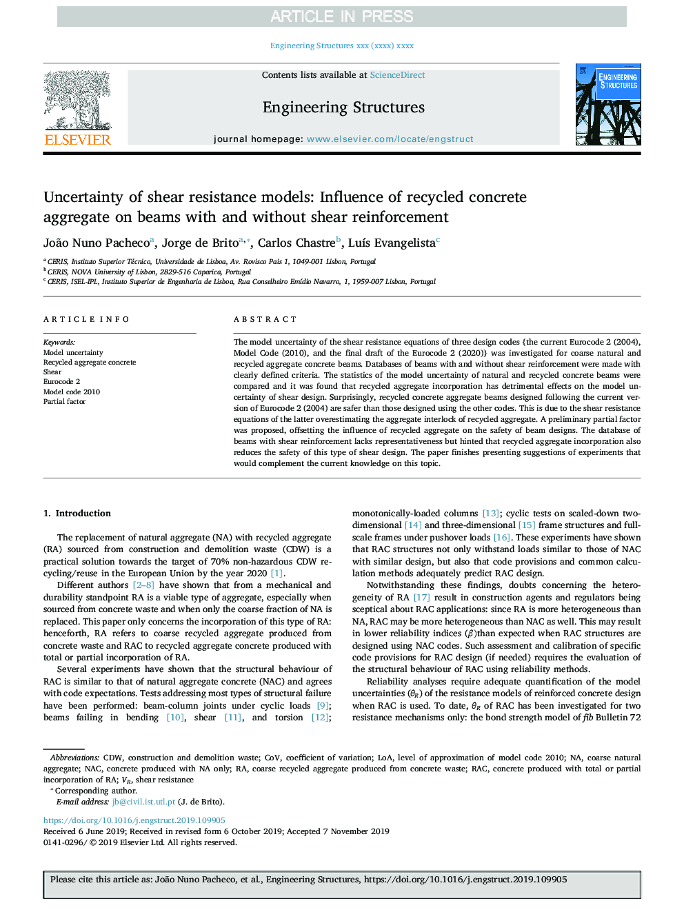 Uncertainty of shear resistance models: Influence of recycled concrete aggregate on beams with and without shear reinforcement