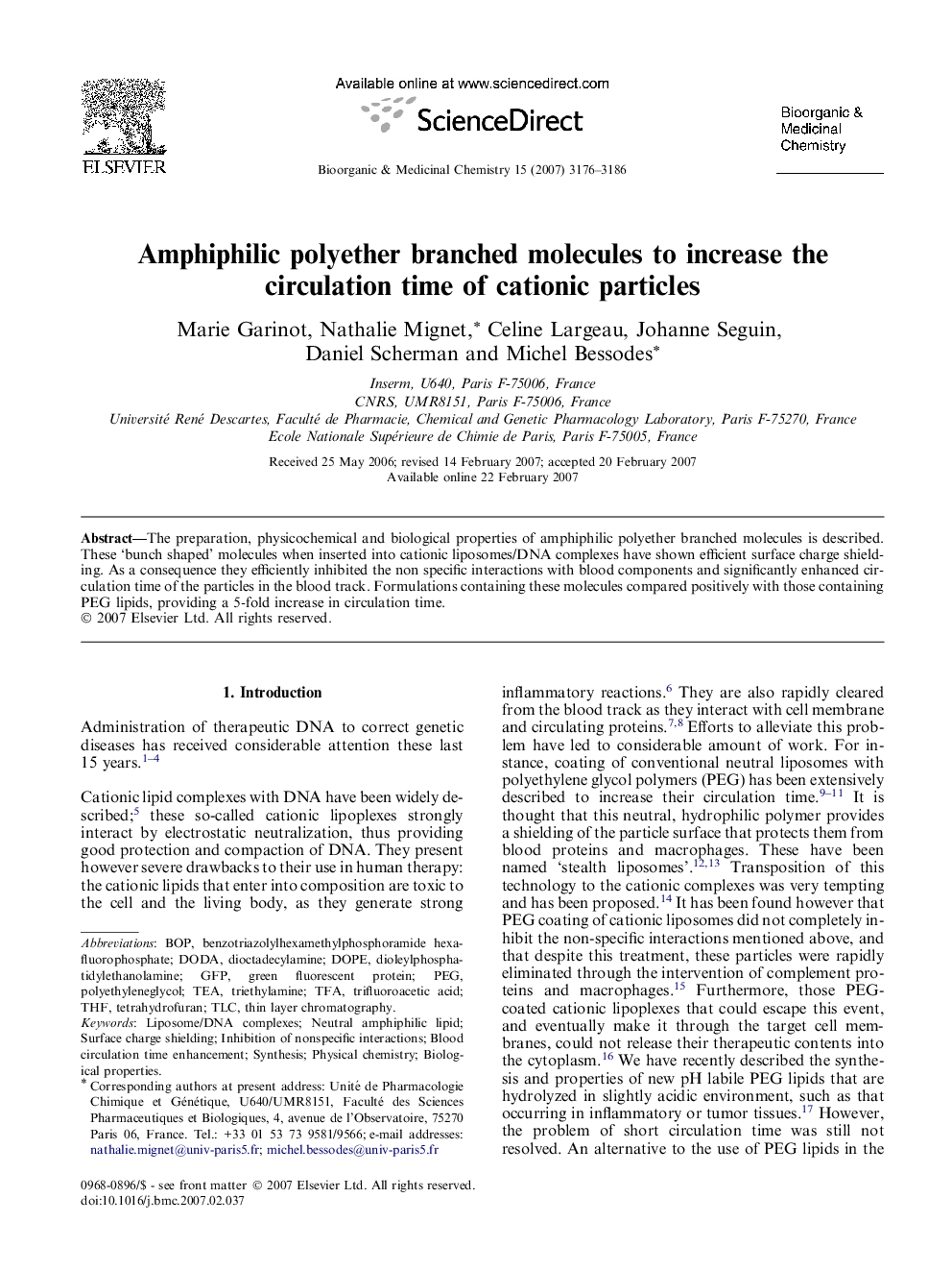 Amphiphilic polyether branched molecules to increase the circulation time of cationic particles