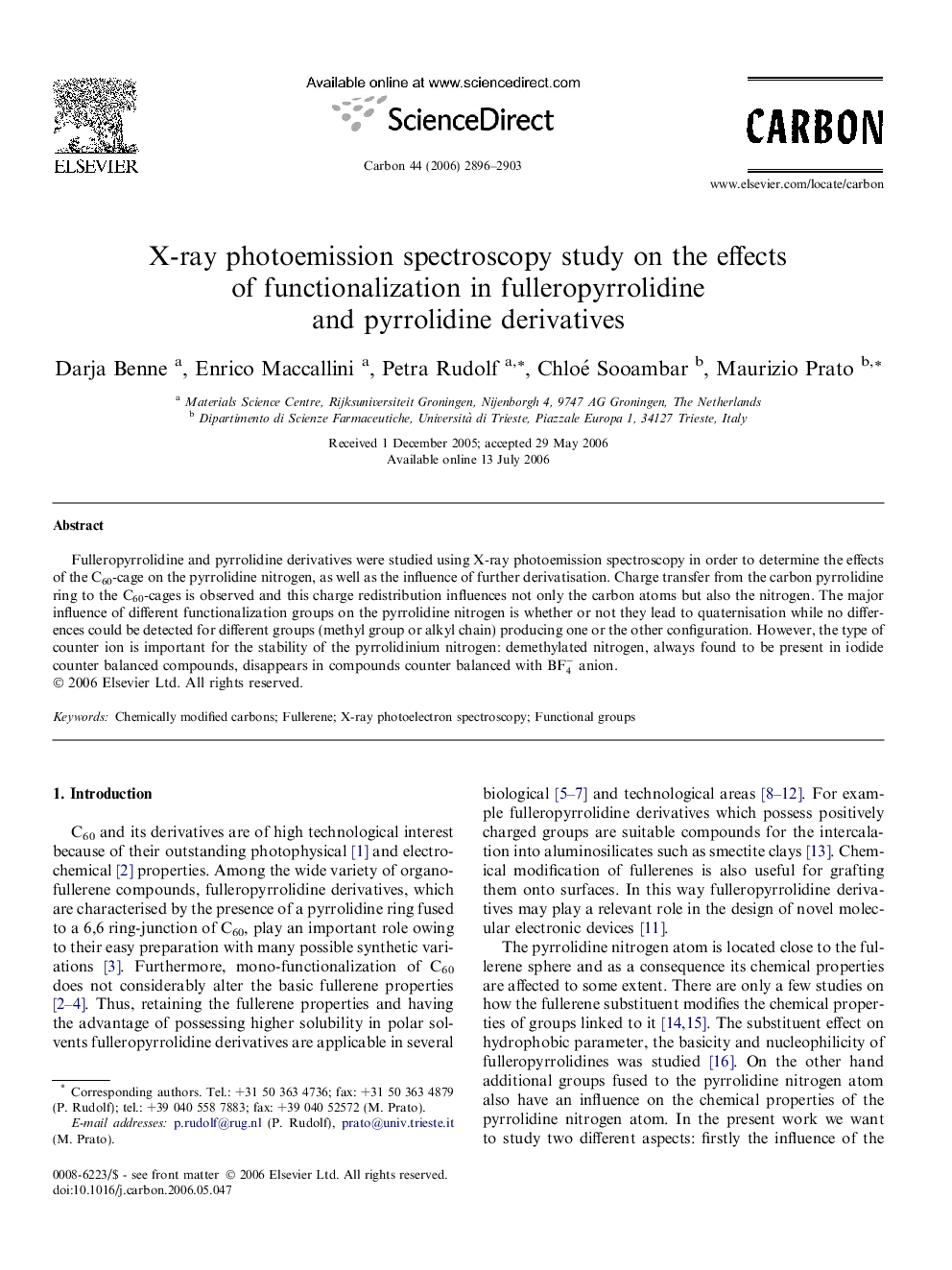 X-ray photoemission spectroscopy study on the effects of functionalization in fulleropyrrolidine and pyrrolidine derivatives