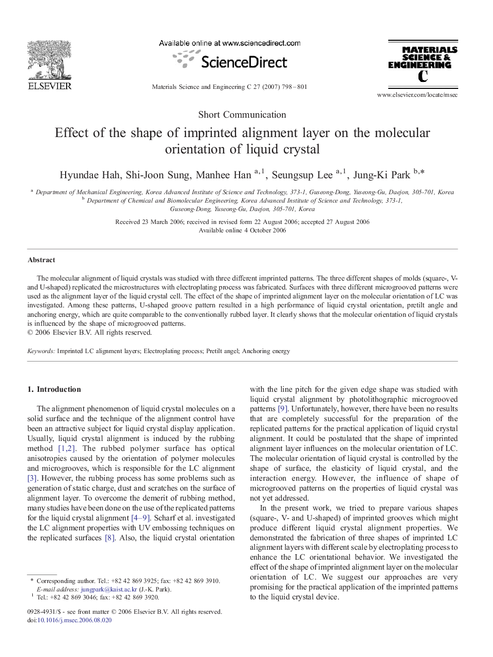 Effect of the shape of imprinted alignment layer on the molecular orientation of liquid crystal