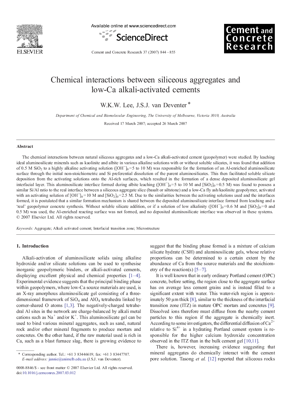 Chemical interactions between siliceous aggregates and low-Ca alkali-activated cements