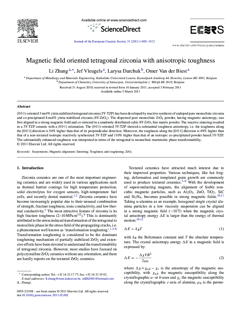 Magnetic field oriented tetragonal zirconia with anisotropic toughness