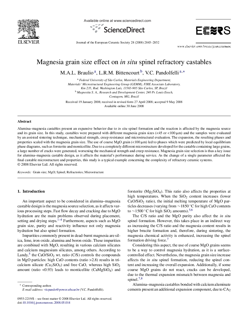 Magnesia grain size effect on in situ spinel refractory castables