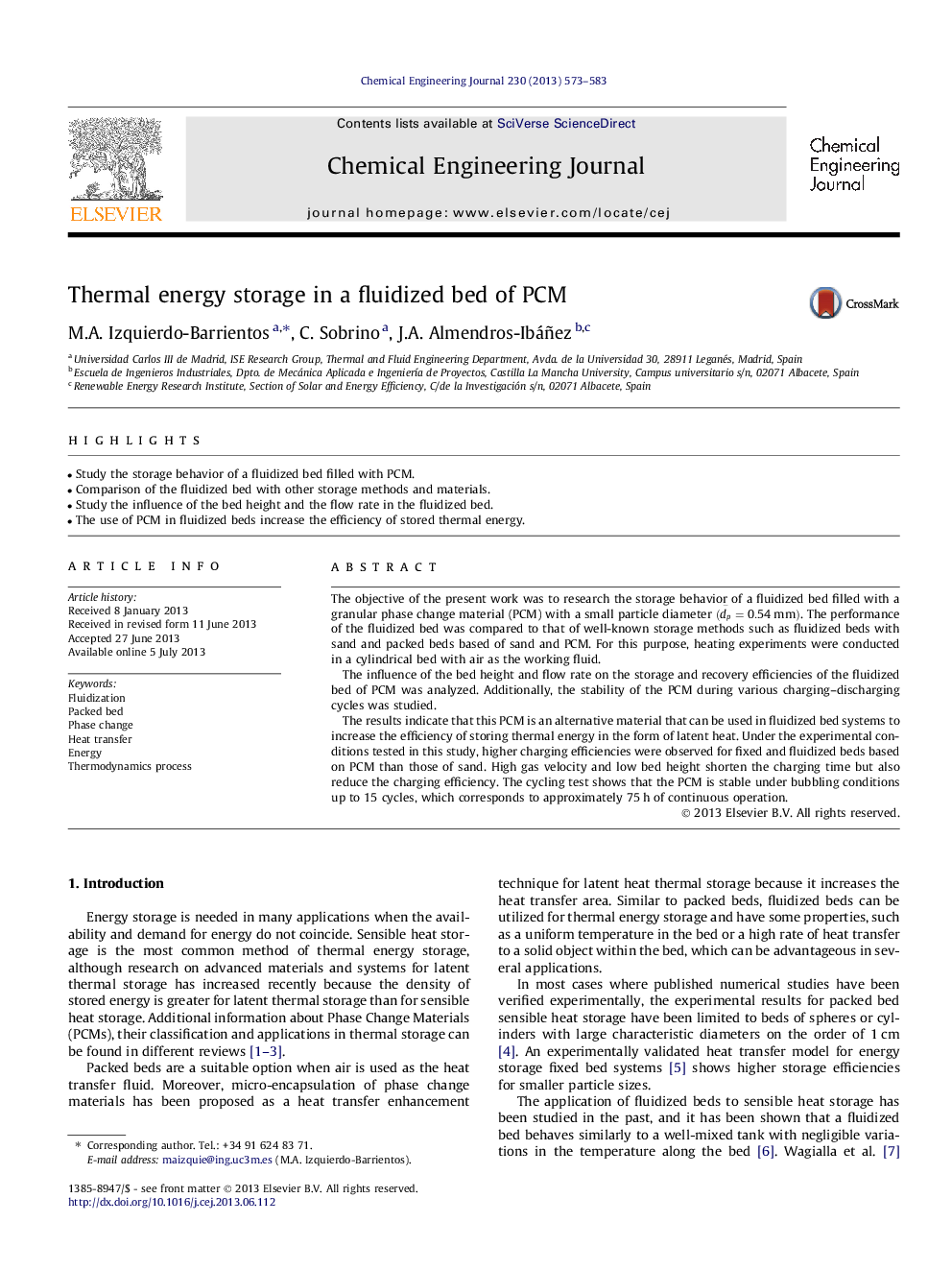 Thermal energy storage in a fluidized bed of PCM