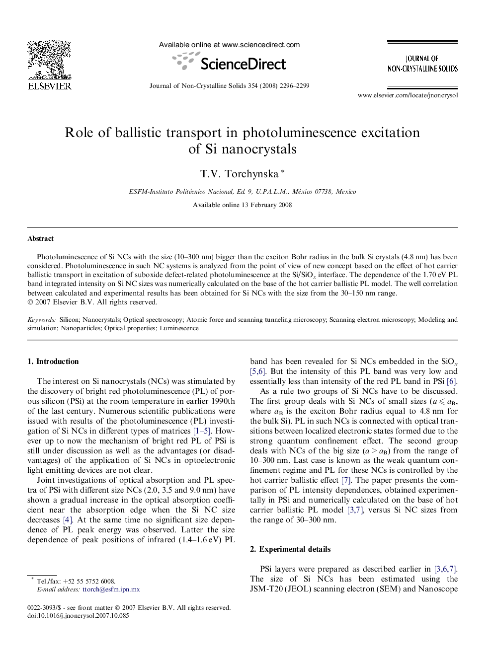 Role of ballistic transport in photoluminescence excitation of Si nanocrystals