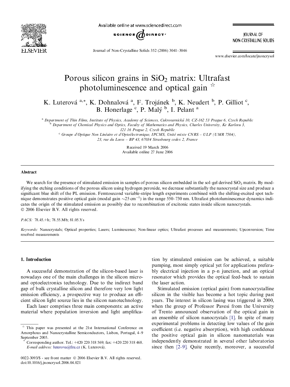 Porous silicon grains in SiO2 matrix: Ultrafast photoluminescence and optical gain