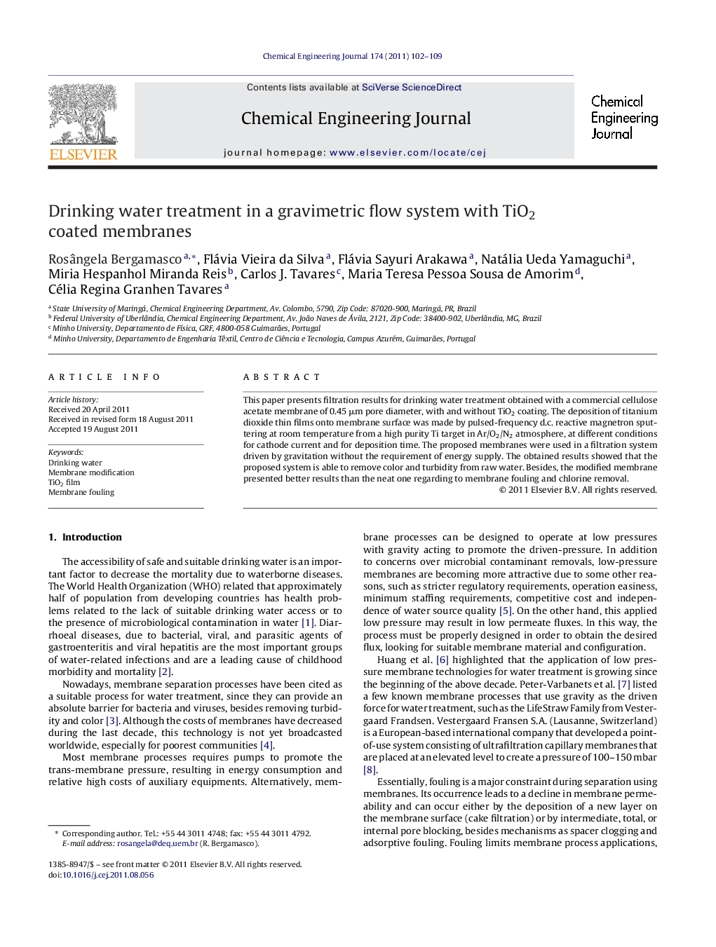 Drinking water treatment in a gravimetric flow system with TiO2 coated membranes