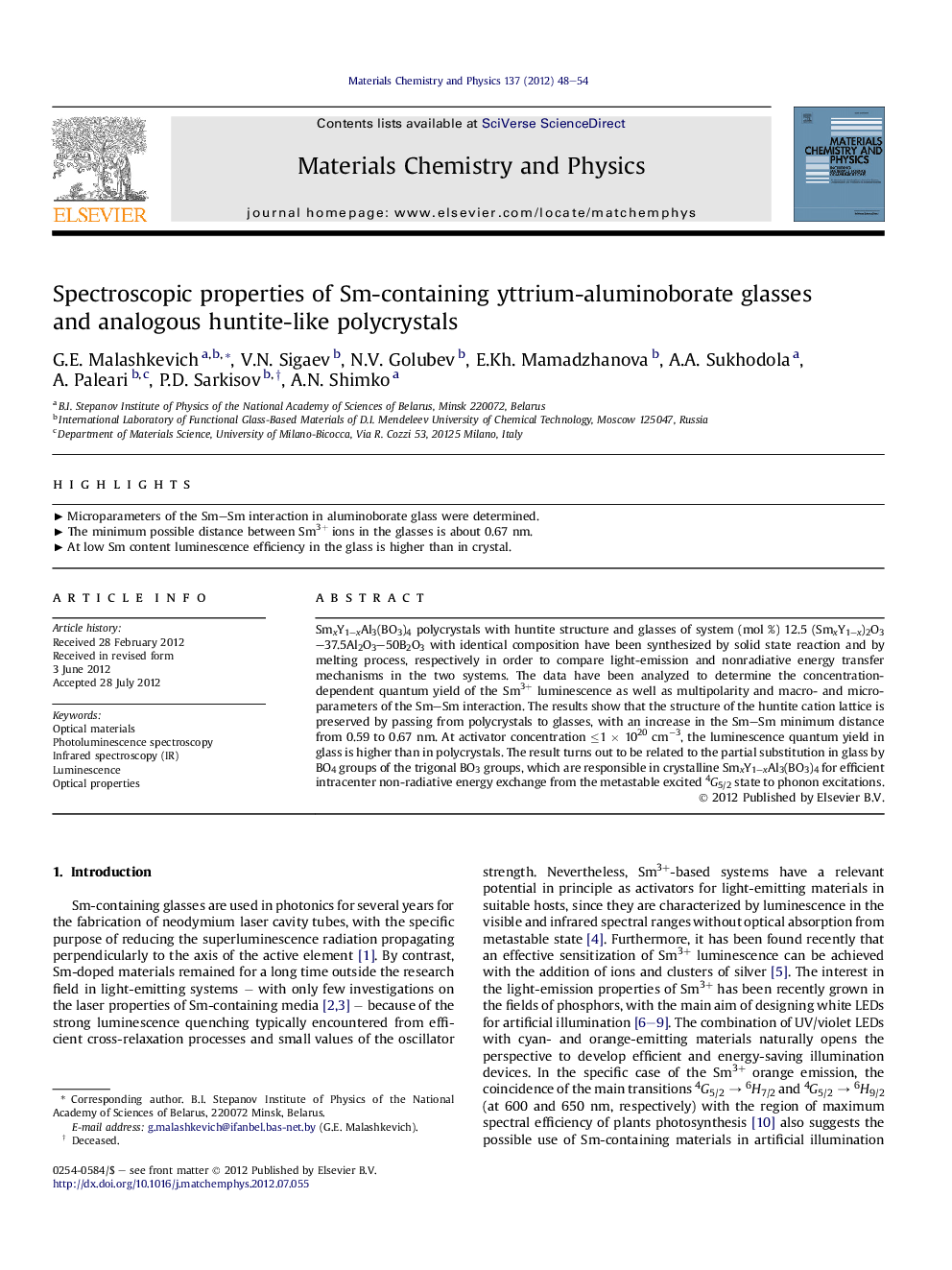 Spectroscopic properties of Sm-containing yttrium-aluminoborate glasses and analogous huntite-like polycrystals