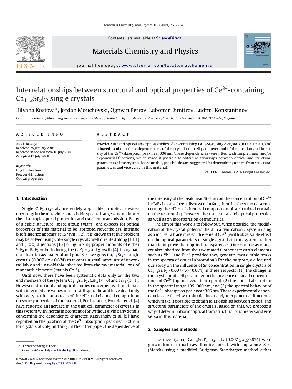 Interrelationships between structural and optical properties of Ce3+-containing Ca1−xSrxF2 single crystals