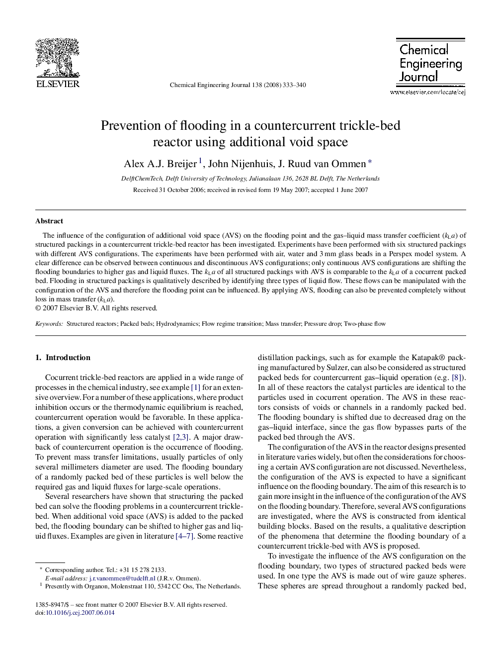 Prevention of flooding in a countercurrent trickle-bed reactor using additional void space