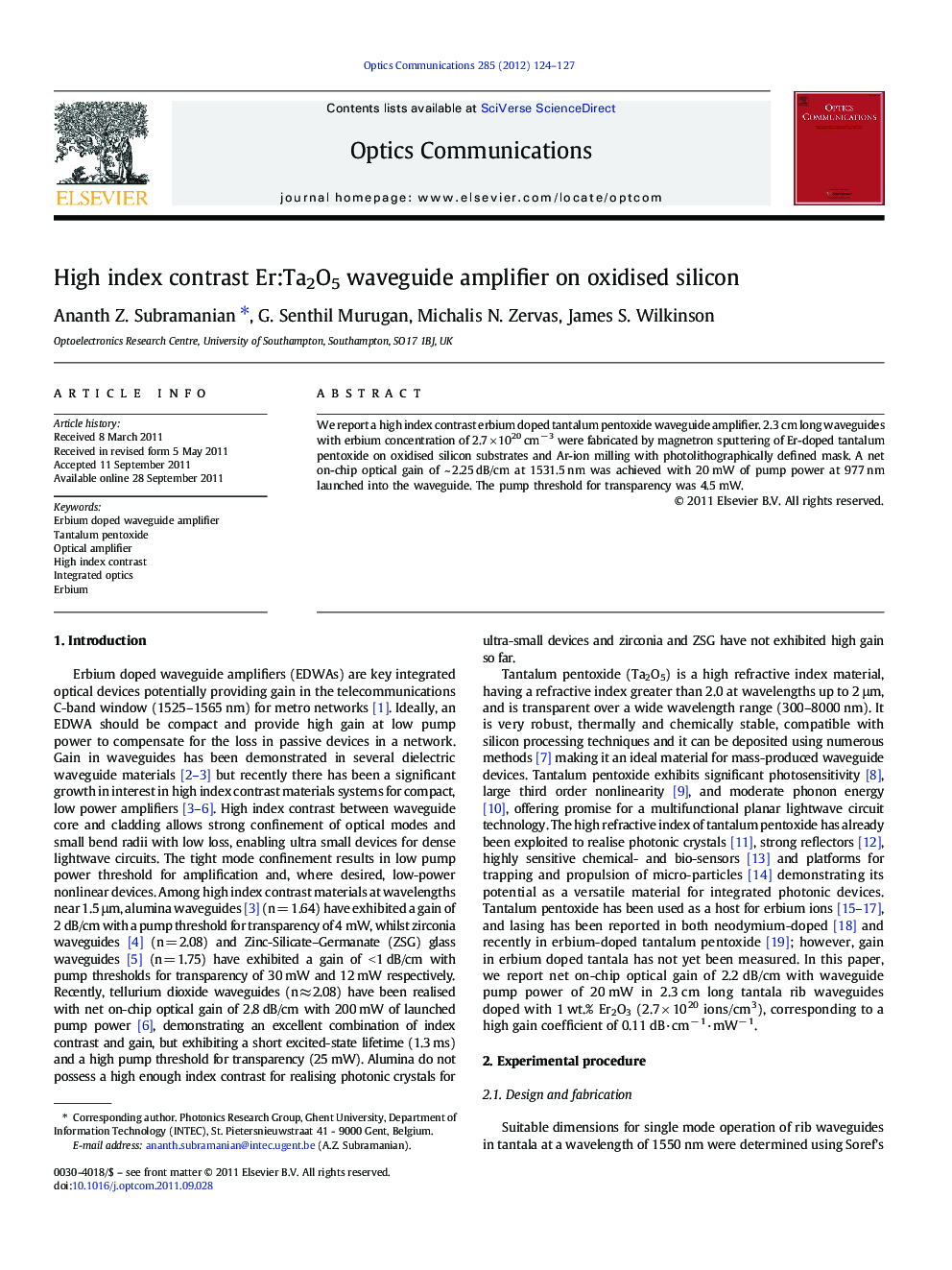 High index contrast Er:Ta2O5 waveguide amplifier on oxidised silicon