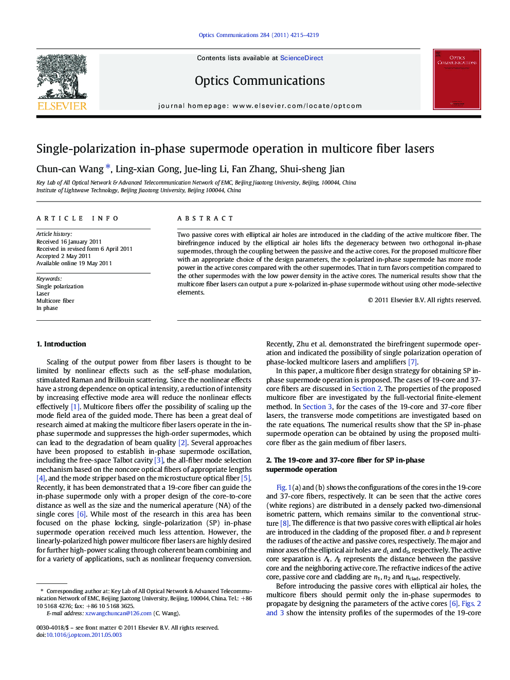 Single-polarization in-phase supermode operation in multicore fiber lasers