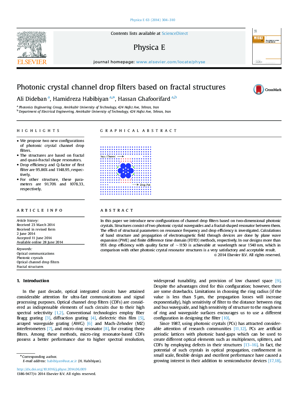 Photonic crystal channel drop filters based on fractal structures