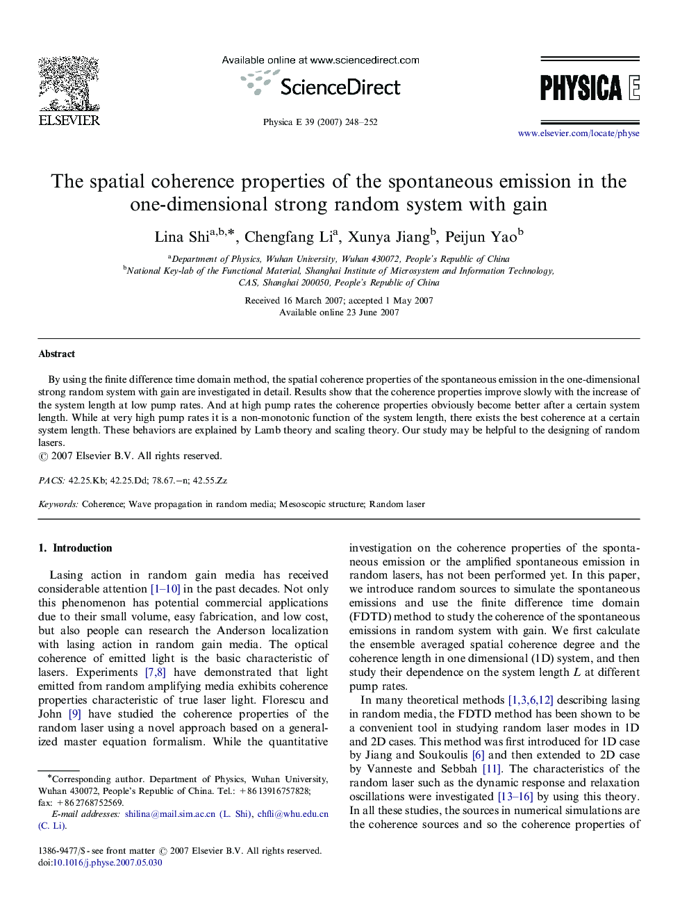 The spatial coherence properties of the spontaneous emission in the one-dimensional strong random system with gain