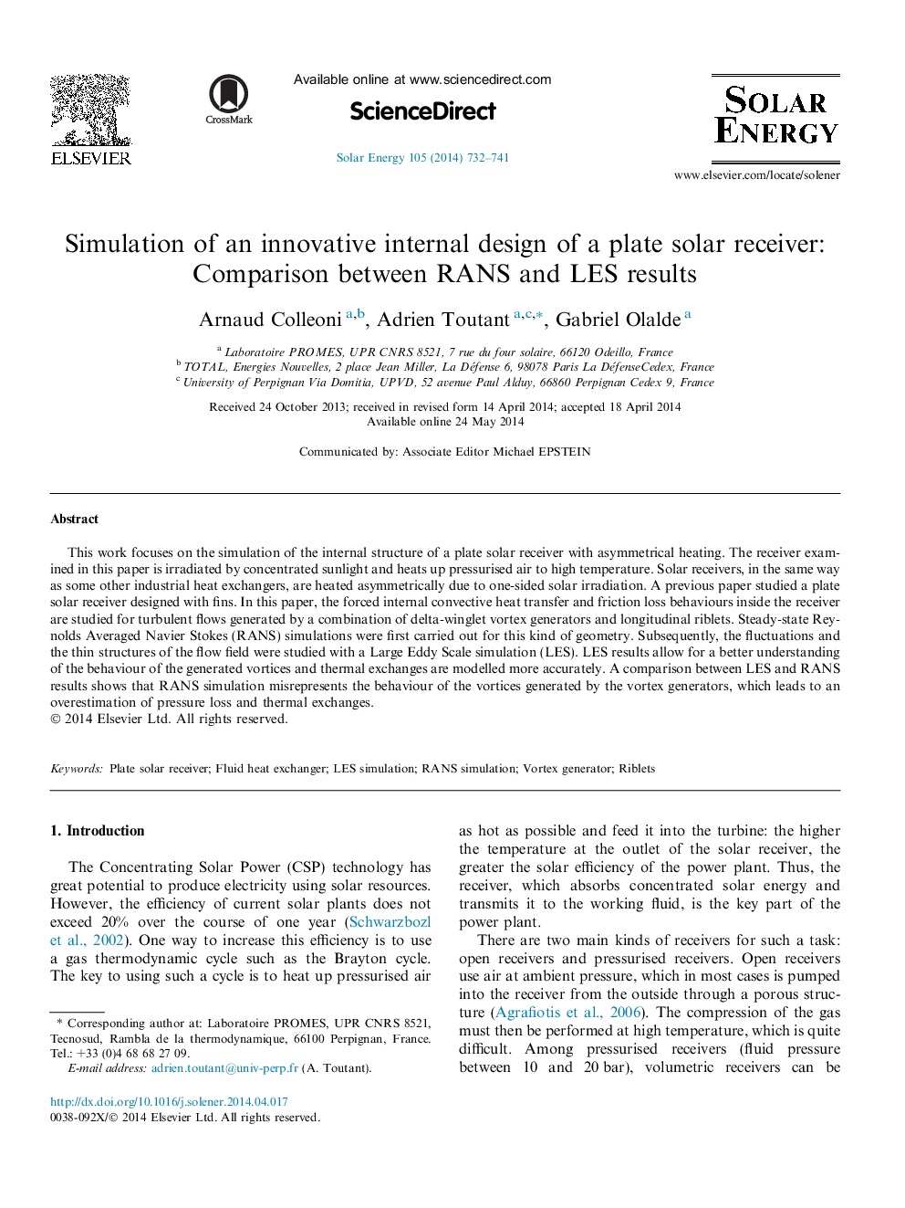 Simulation of an innovative internal design of a plate solar receiver: Comparison between RANS and LES results