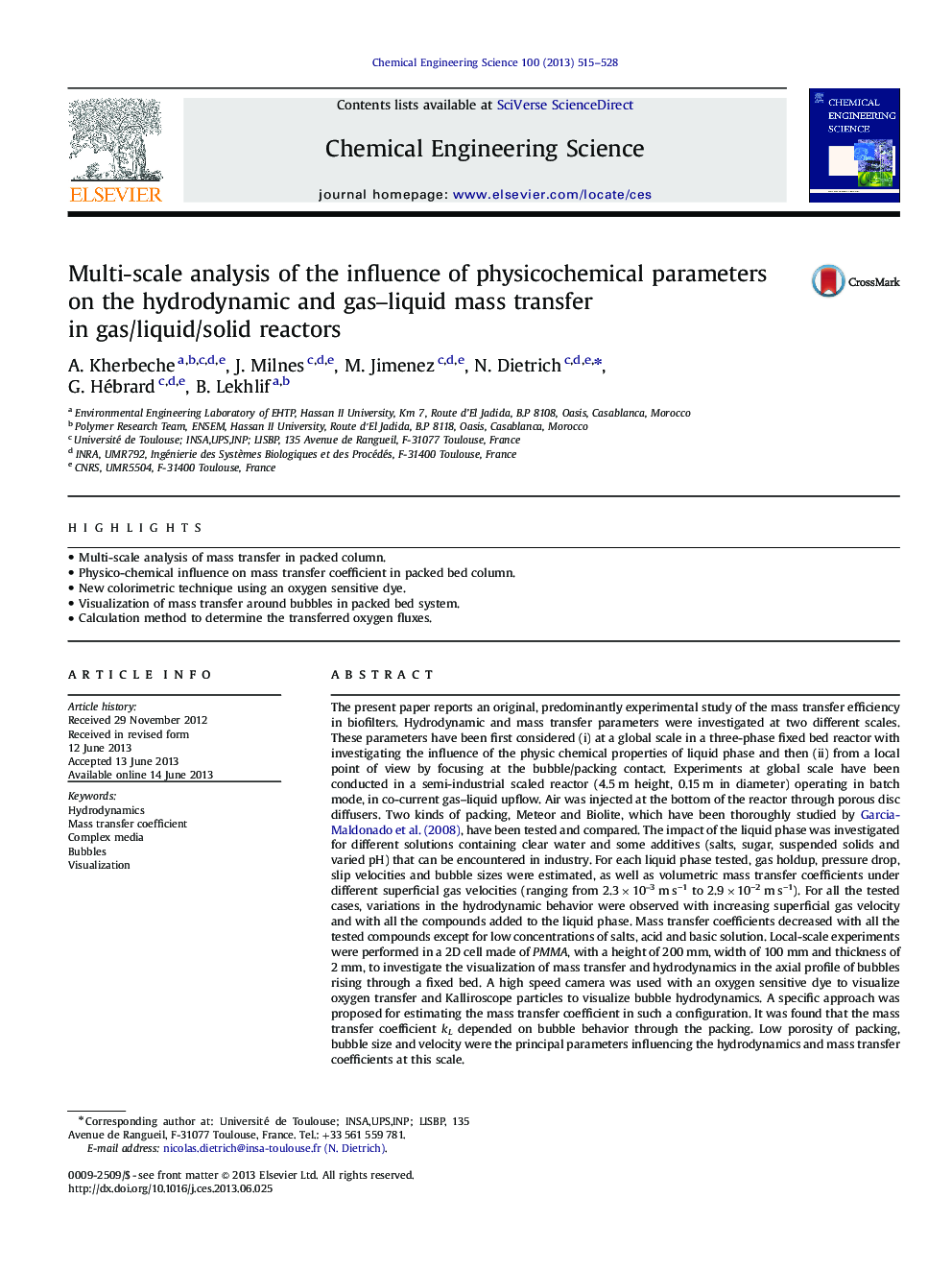 Multi-scale analysis of the influence of physicochemical parameters on the hydrodynamic and gas–liquid mass transfer in gas/liquid/solid reactors