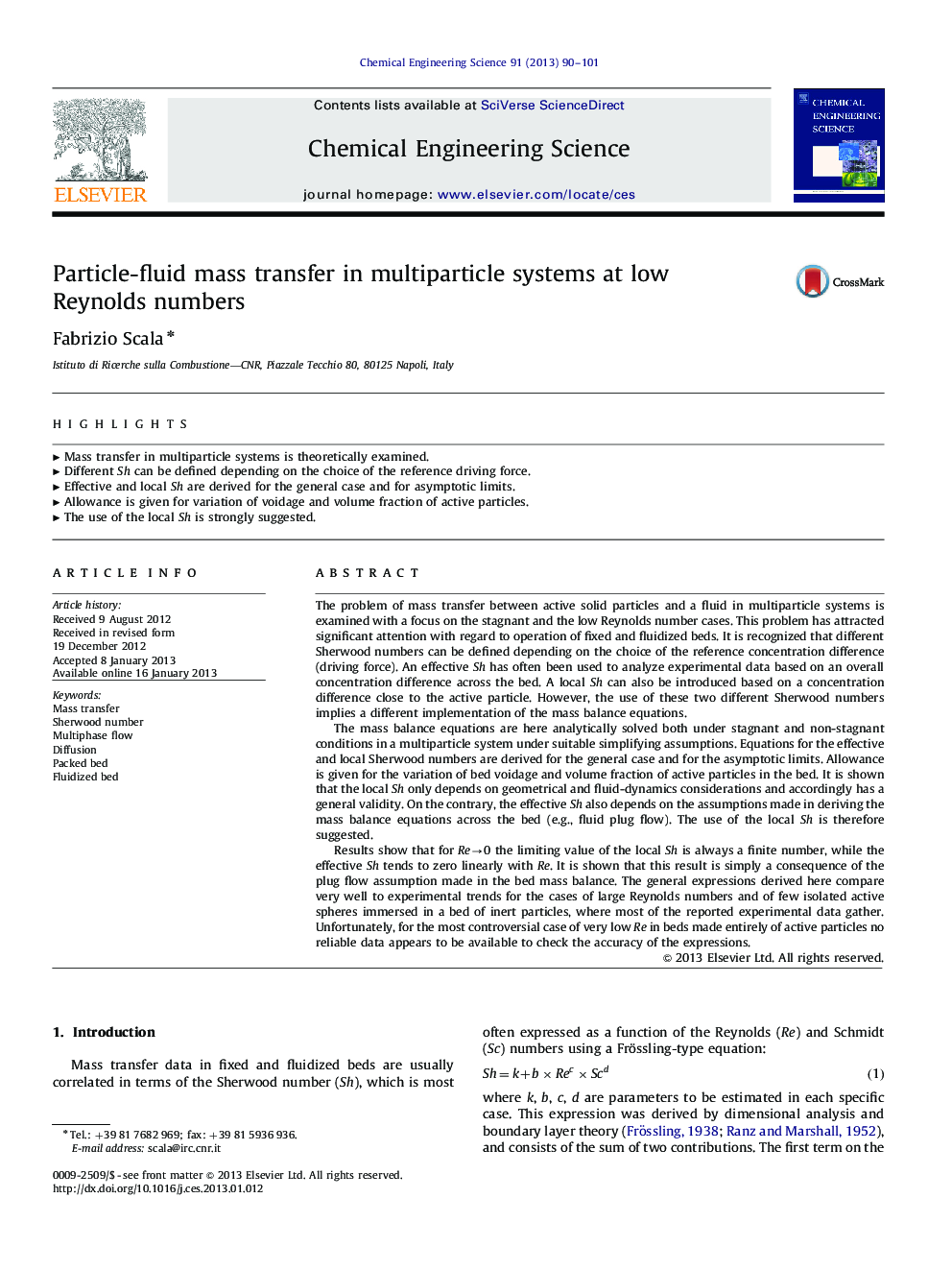 Particle-fluid mass transfer in multiparticle systems at low Reynolds numbers