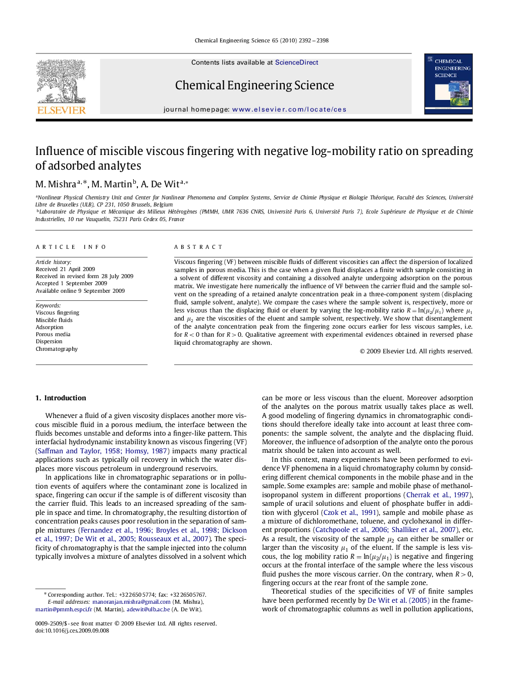 Influence of miscible viscous fingering with negative log-mobility ratio on spreading of adsorbed analytes