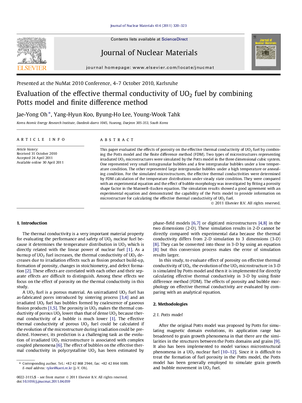 Evaluation of the effective thermal conductivity of UO2 fuel by combining Potts model and finite difference method