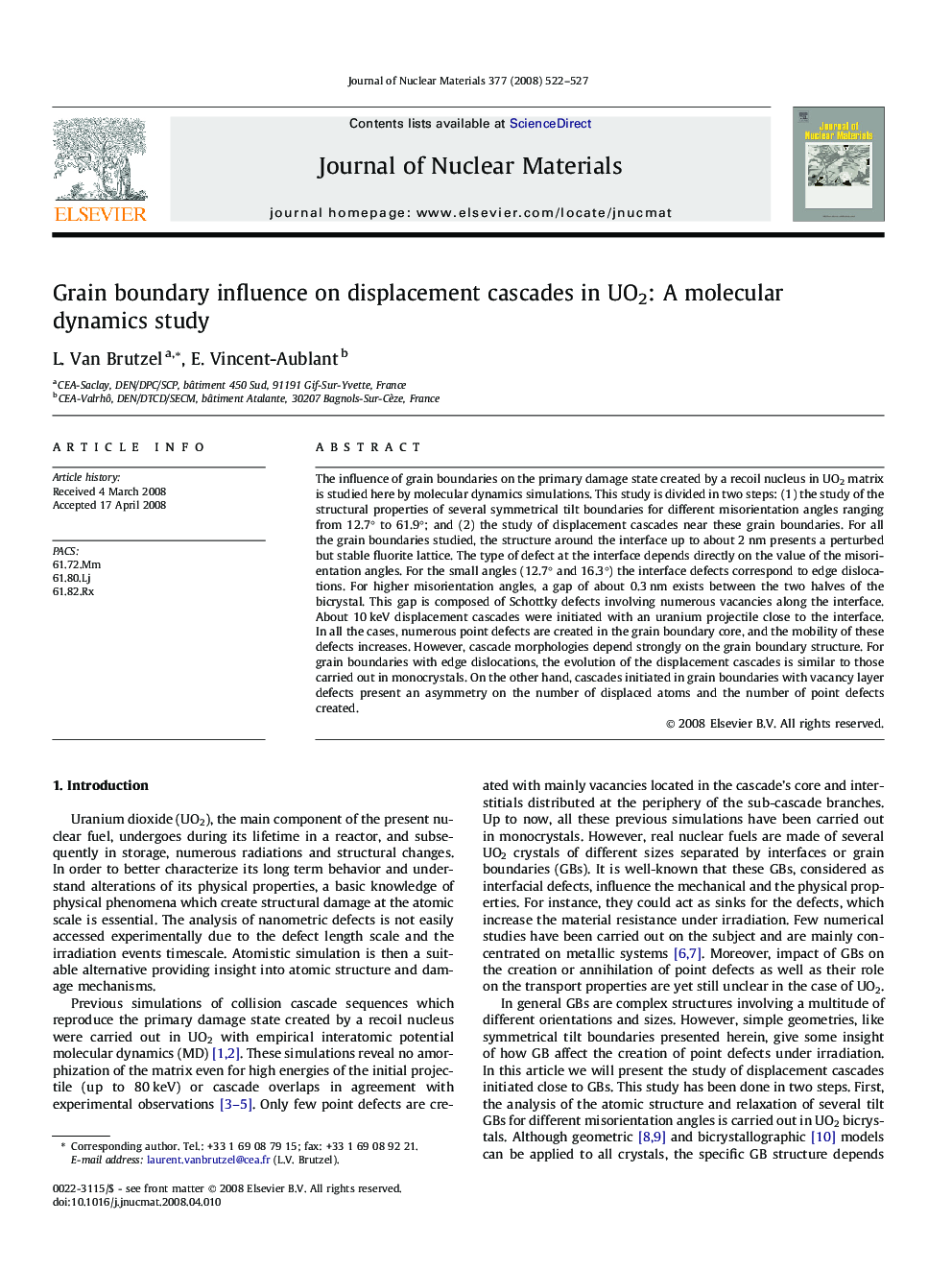 Grain boundary influence on displacement cascades in UO2: A molecular dynamics study