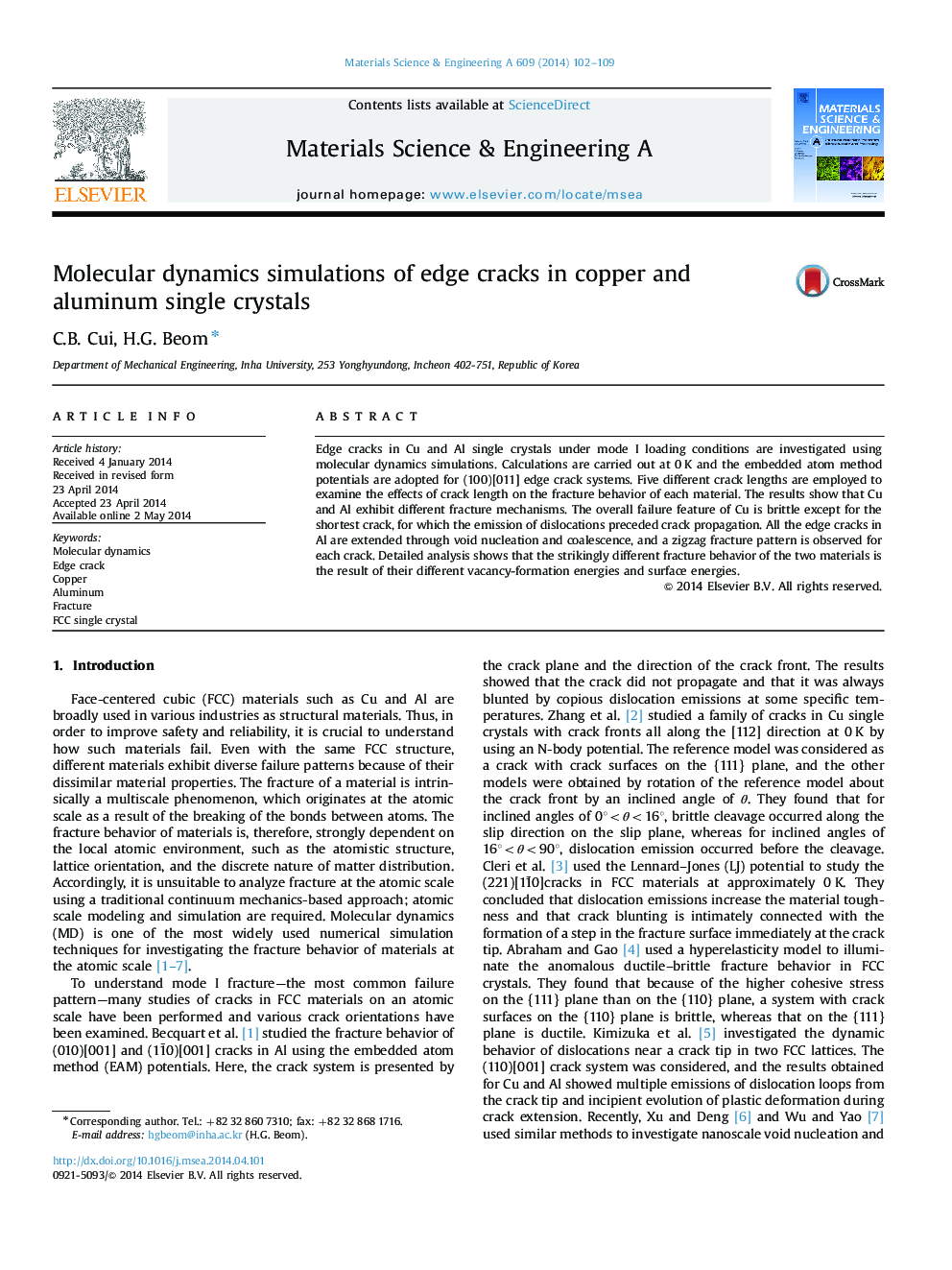 Molecular dynamics simulations of edge cracks in copper and aluminum single crystals