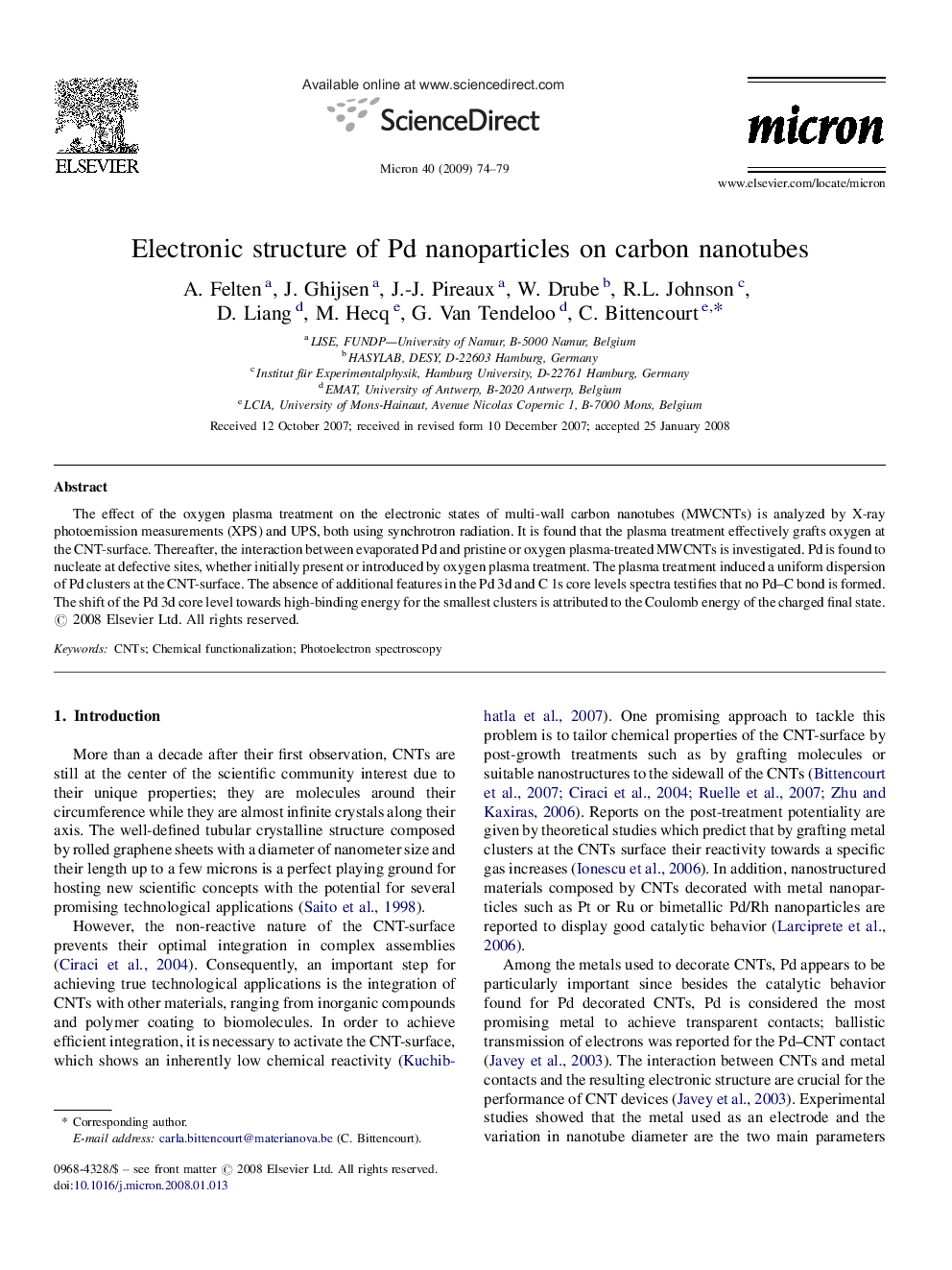 Electronic structure of Pd nanoparticles on carbon nanotubes