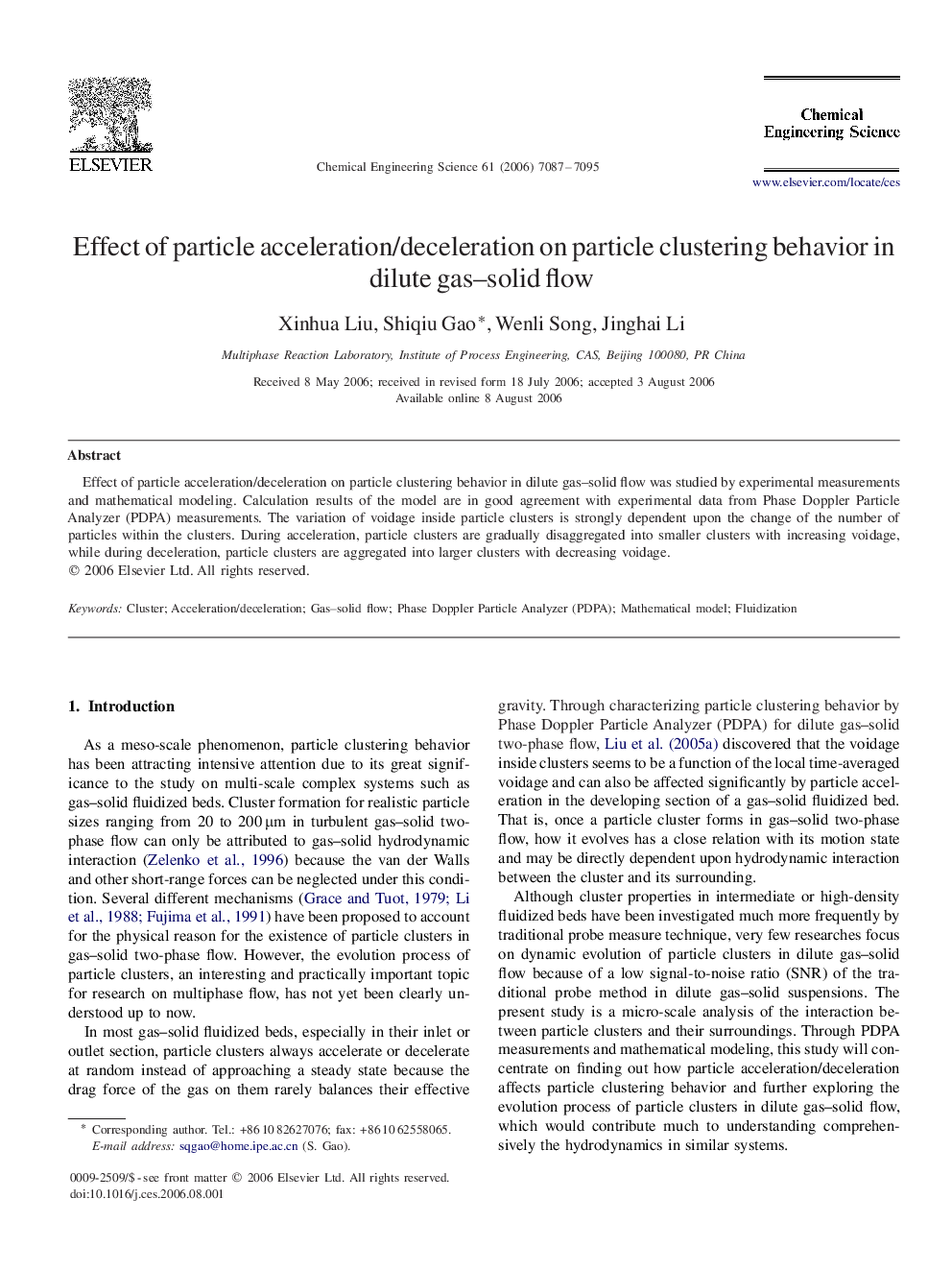 Effect of particle acceleration/deceleration on particle clustering behavior in dilute gas-solid flow