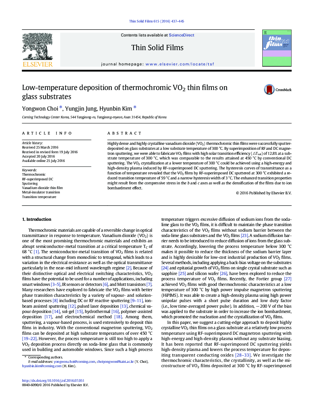 Low-temperature deposition of thermochromic VO2 thin films on glass substrates