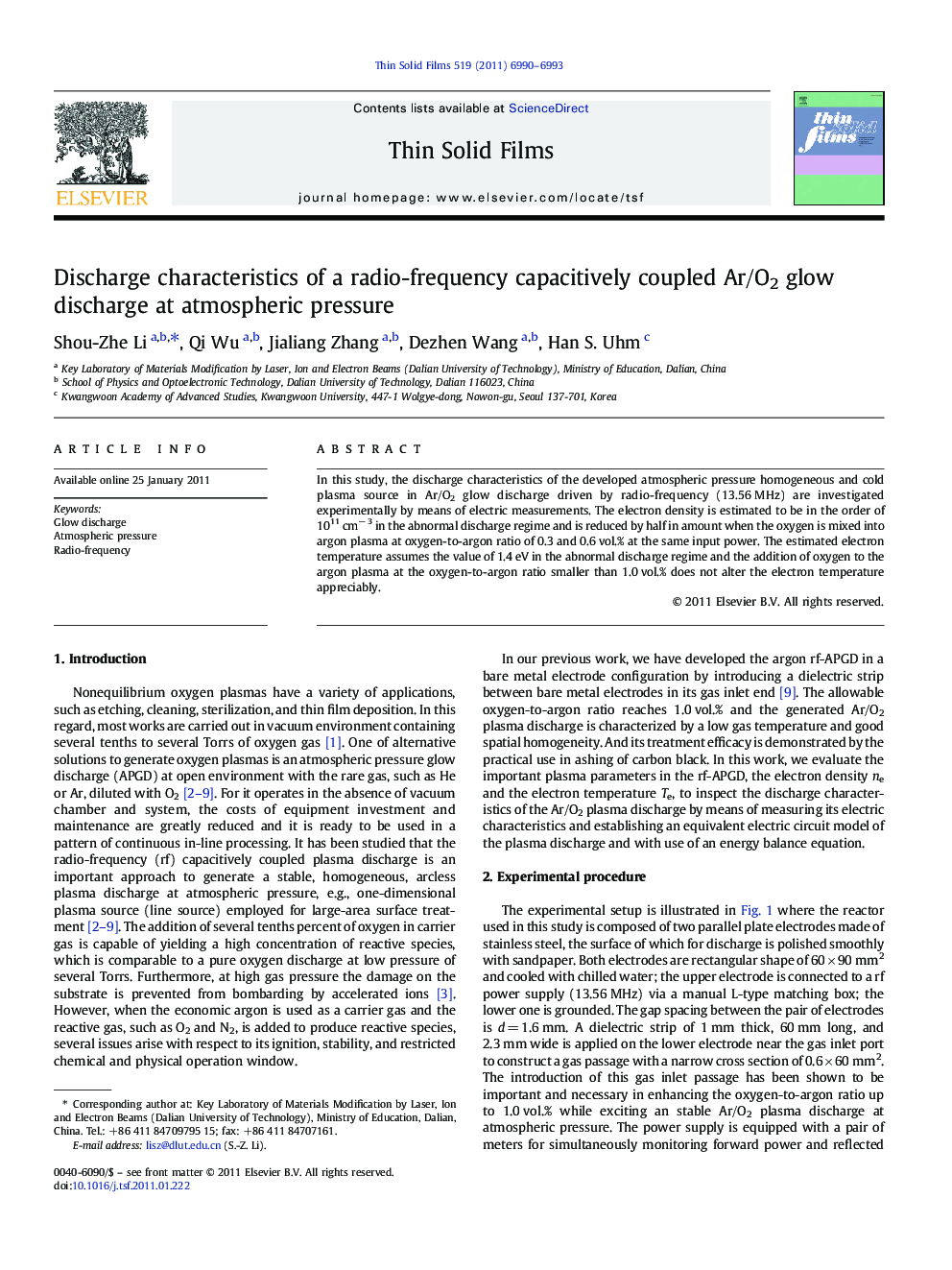 Discharge characteristics of a radio-frequency capacitively coupled Ar/O2 glow discharge at atmospheric pressure