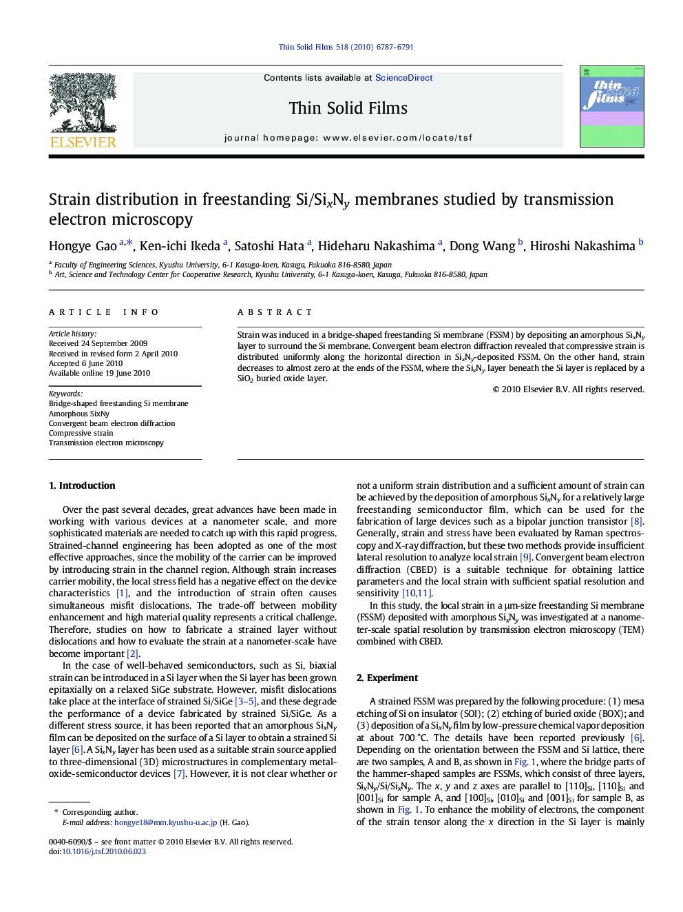 Strain distribution in freestanding Si/SixNy membranes studied by transmission electron microscopy