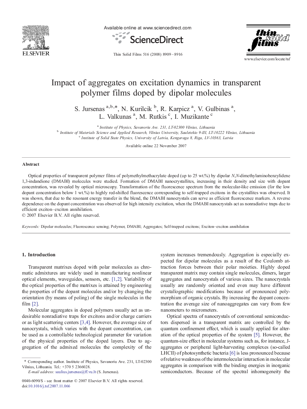 Impact of aggregates on excitation dynamics in transparent polymer films doped by dipolar molecules