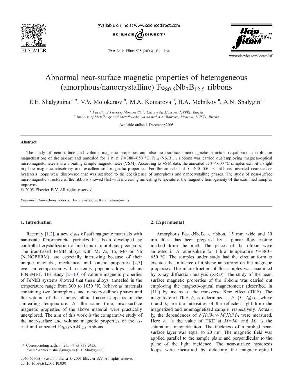 Abnormal near-surface magnetic properties of heterogeneous (amorphous/nanocrystalline) Fe80.5Nb7B12.5 ribbons