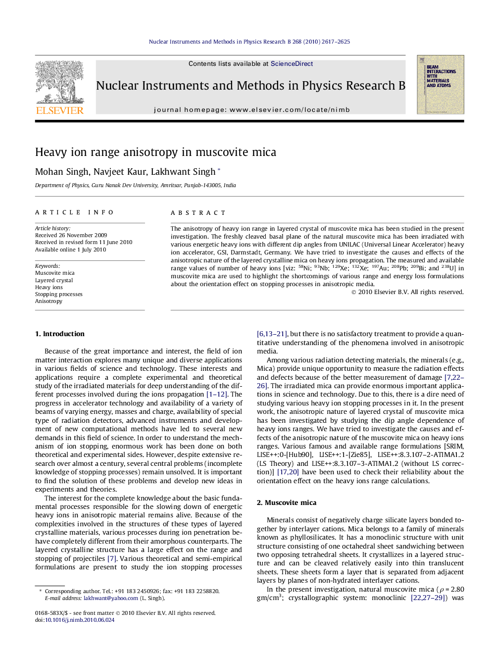 Heavy ion range anisotropy in muscovite mica