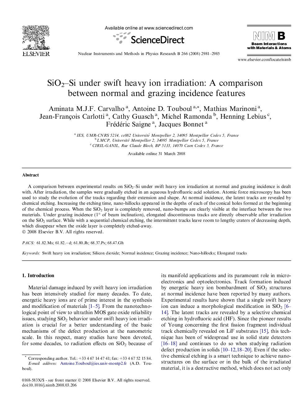 SiO2-Si under swift heavy ion irradiation: A comparison between normal and grazing incidence features