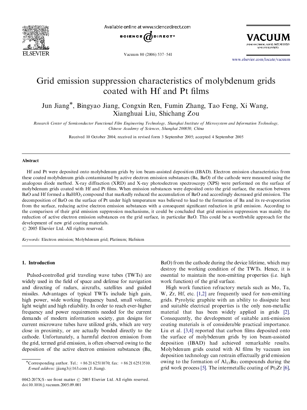 Grid emission suppression characteristics of molybdenum grids coated with Hf and Pt films