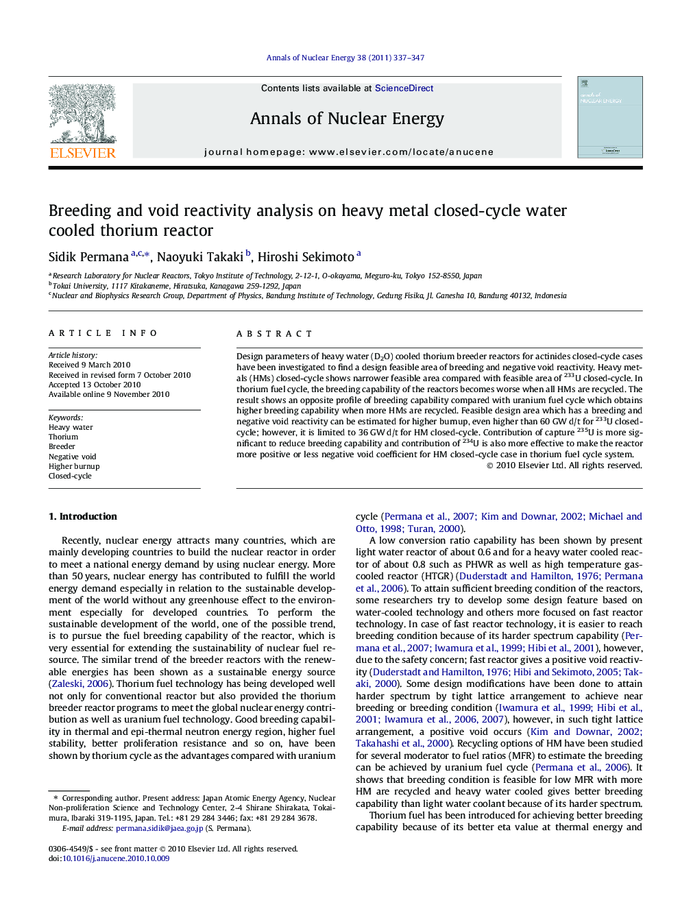 Breeding and void reactivity analysis on heavy metal closed-cycle water cooled thorium reactor