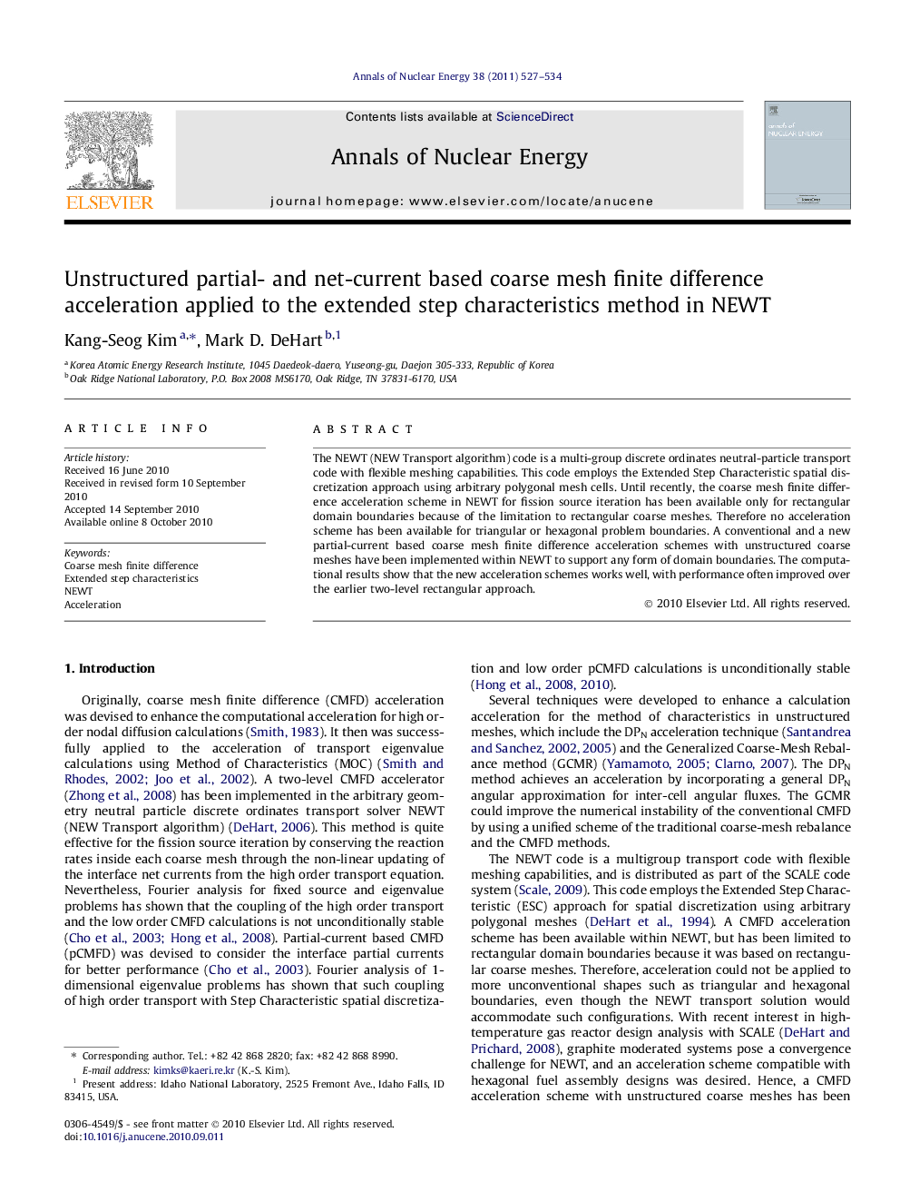 Unstructured partial- and net-current based coarse mesh finite difference acceleration applied to the extended step characteristics method in NEWT