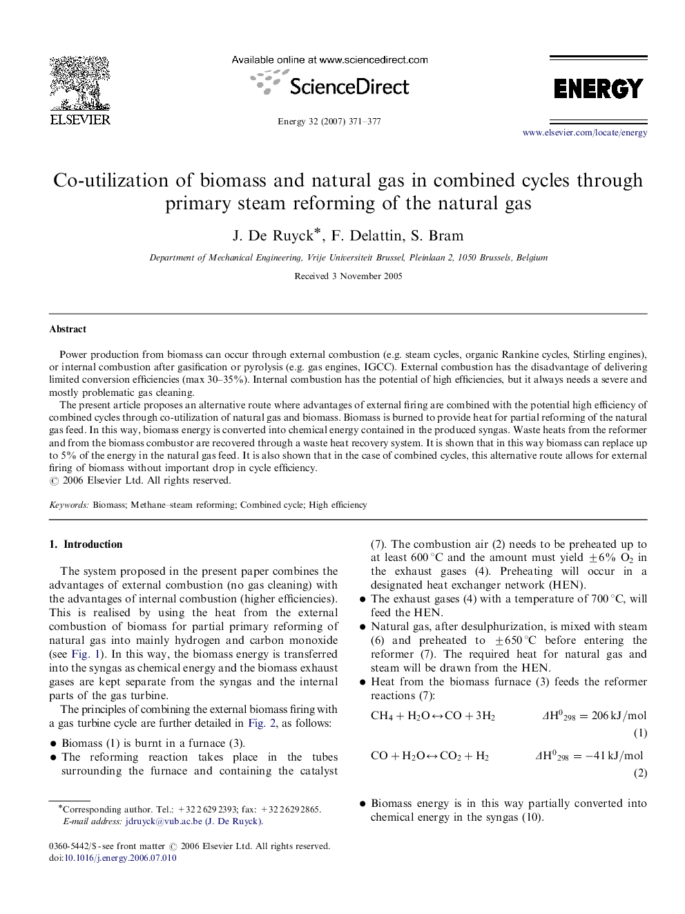 Co-utilization of biomass and natural gas in combined cycles through primary steam reforming of the natural gas