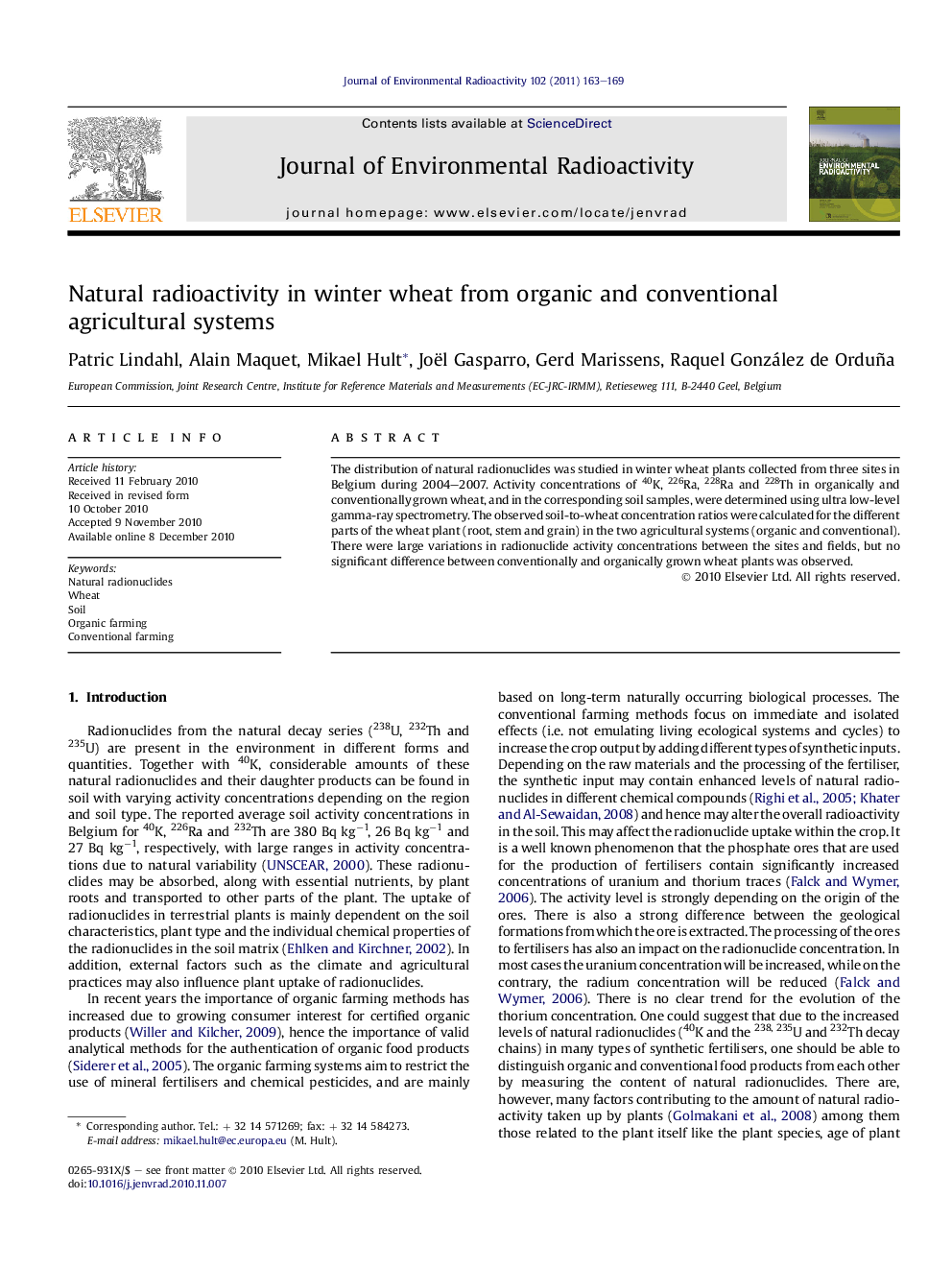 Natural radioactivity in winter wheat from organic and conventional agricultural systems