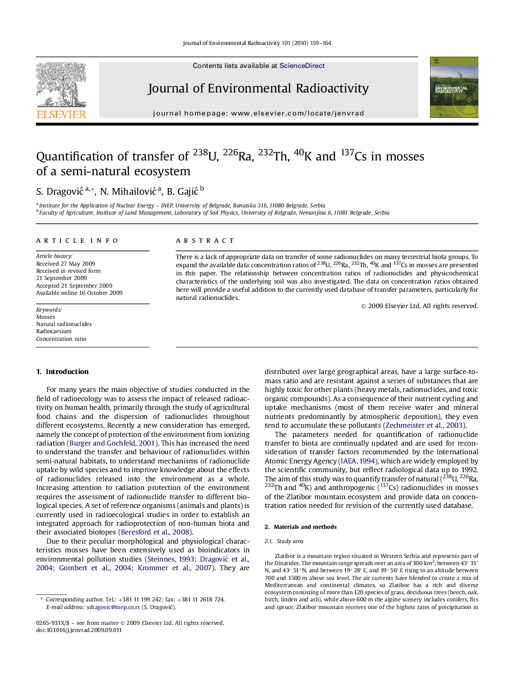 Quantification of transfer of 238U, 226Ra, 232Th, 40K and 137Cs in mosses of a semi-natural ecosystem