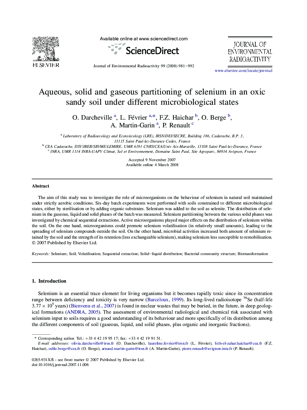 Aqueous, solid and gaseous partitioning of selenium in an oxic sandy soil under different microbiological states