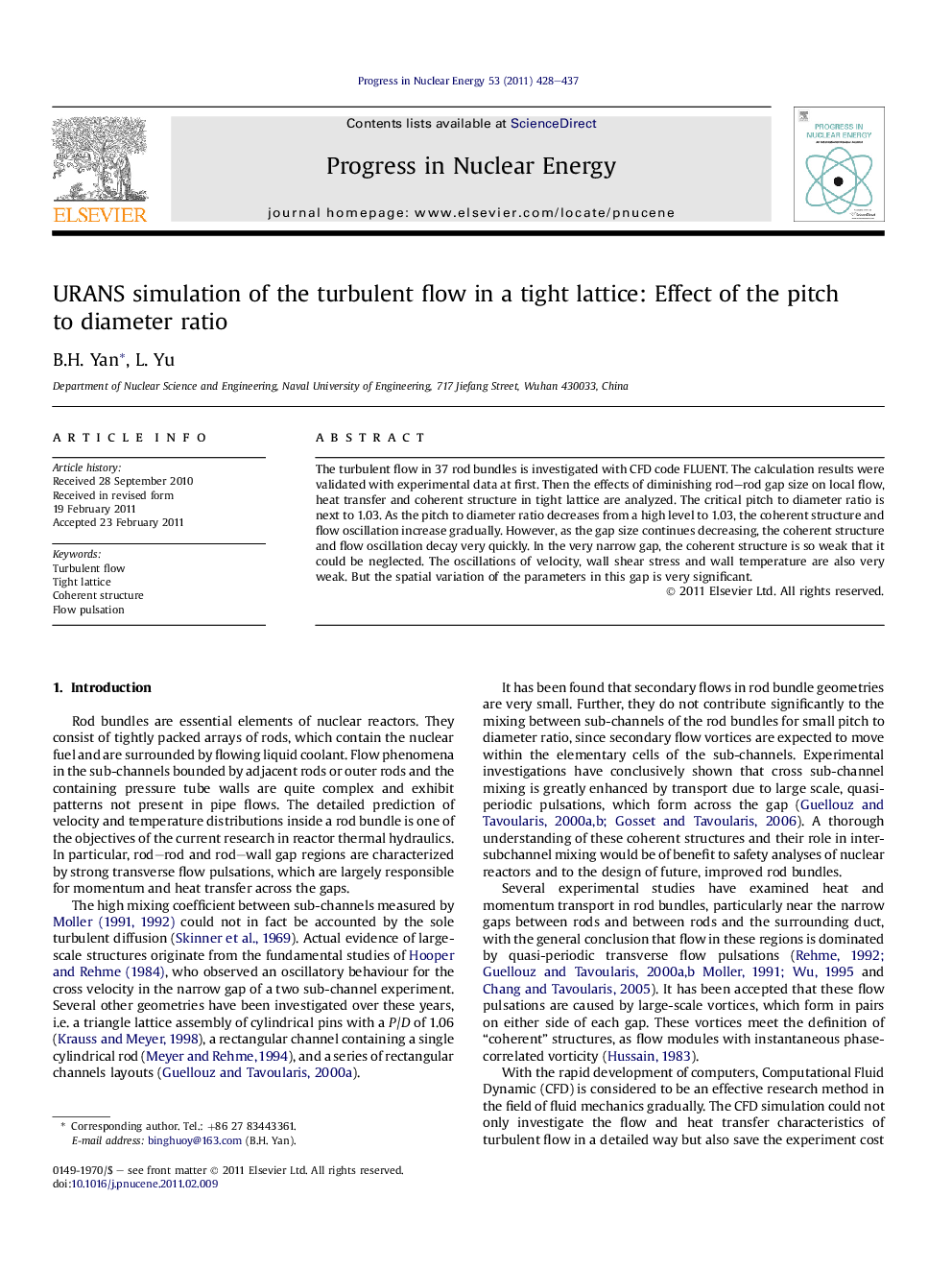 URANS simulation of the turbulent flow in a tight lattice: Effect of the pitch to diameter ratio