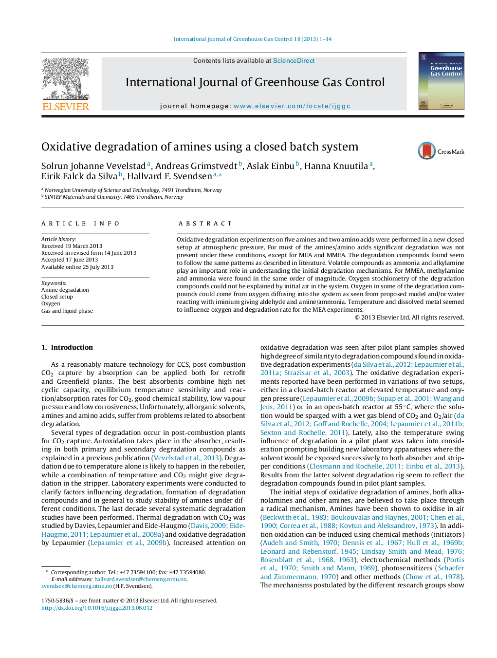 Oxidative degradation of amines using a closed batch system