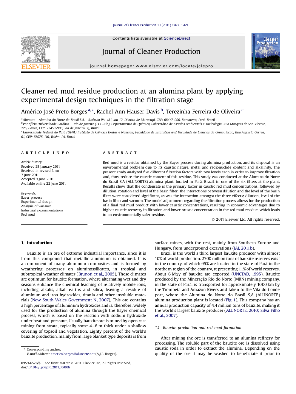 Cleaner red mud residue production at an alumina plant by applying experimental design techniques in the filtration stage