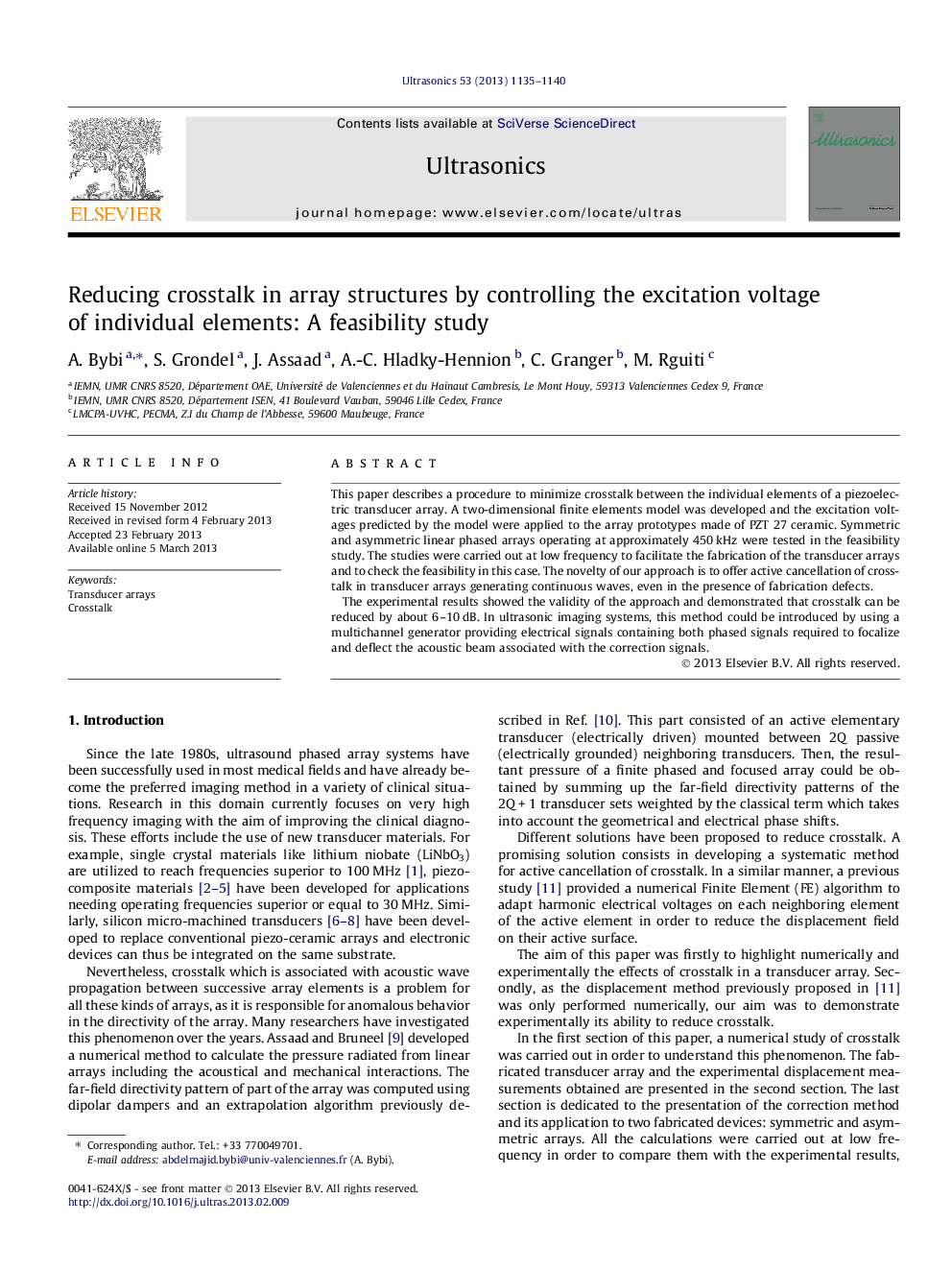 Reducing crosstalk in array structures by controlling the excitation voltage of individual elements: A feasibility study