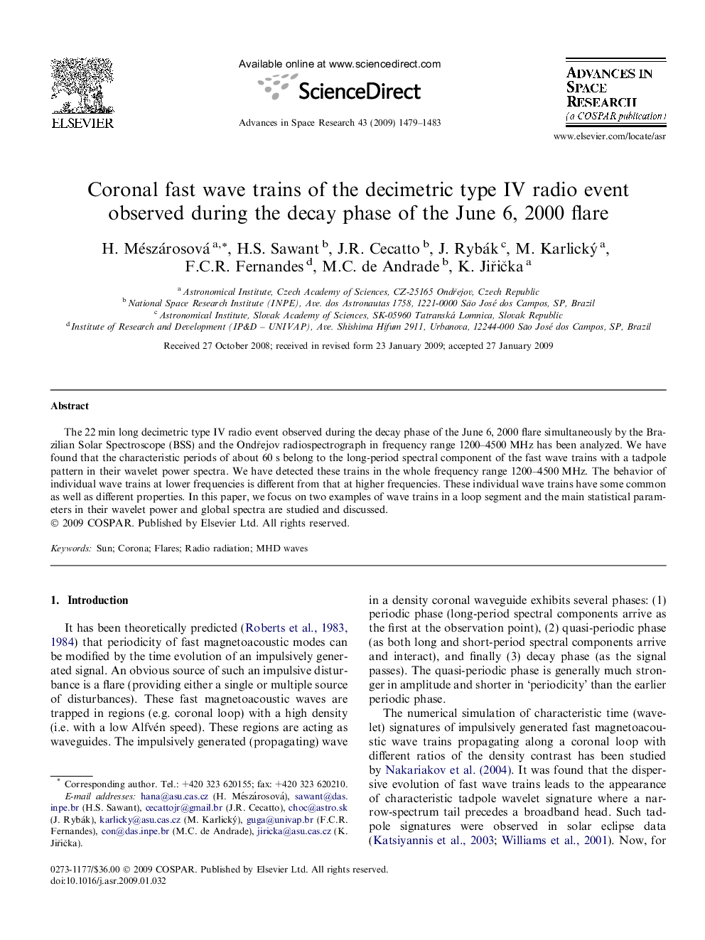 Coronal fast wave trains of the decimetric type IV radio event observed during the decay phase of the June 6, 2000 flare